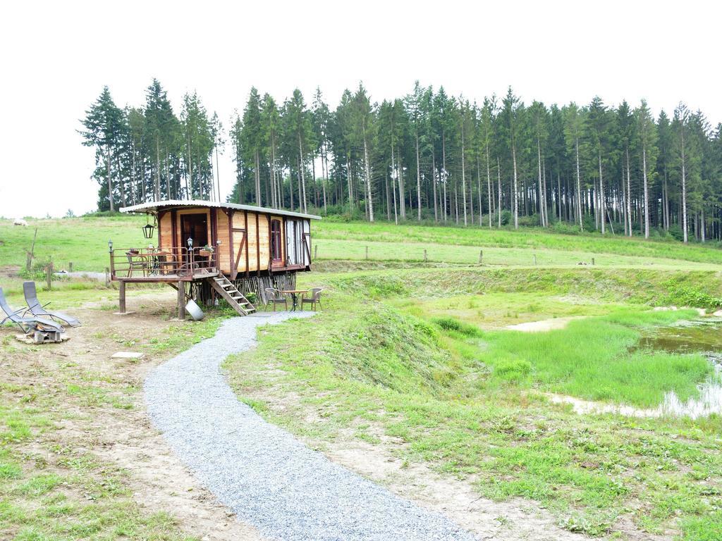 Cozy Mobile Home In Vresse Sur Semois With Terrace Bievre Exterior photo